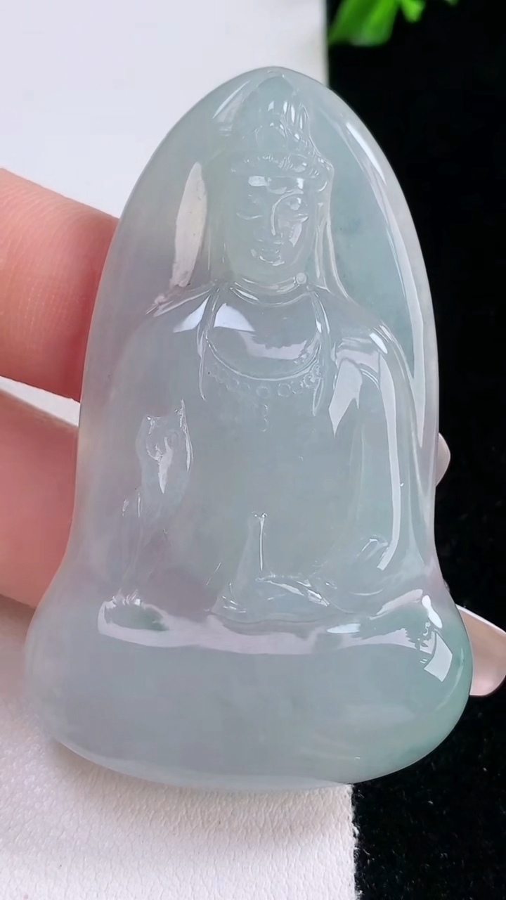 天然A货翡翠观音菩萨吊坠，尺寸57.2-35.7-5.5，重量:21.83g
3月7日