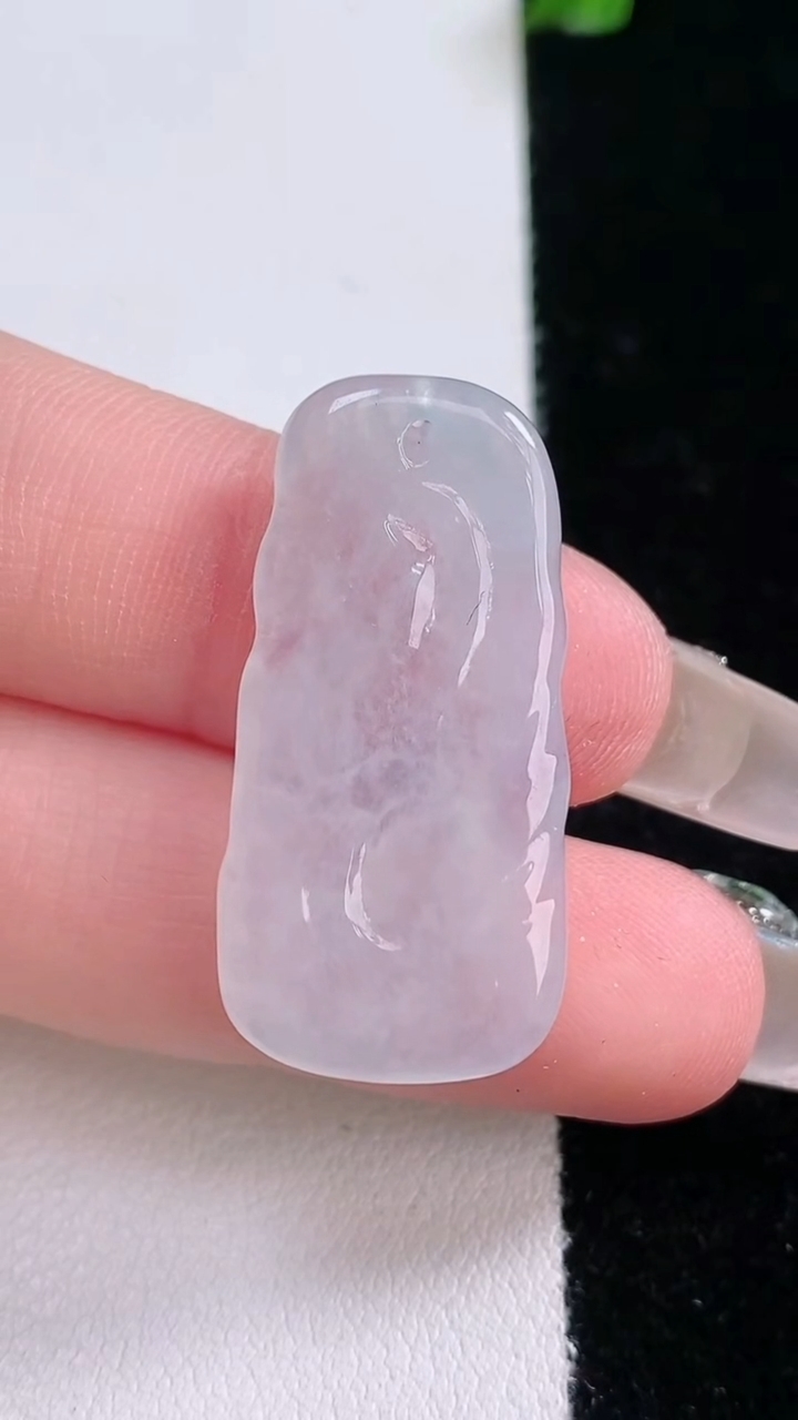 天然A货翡翠生肖鼠吊坠，尺寸30.4-15.5-3.7，重量:4.69g
3月7日