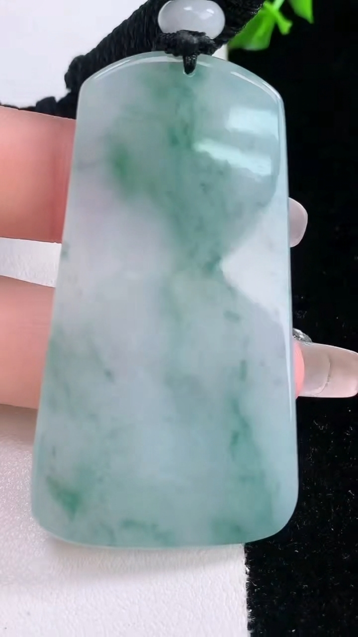 天然A货翡翠飘花观音菩萨吊坠，尺寸59-32-5，重量:28.37g
3月7日