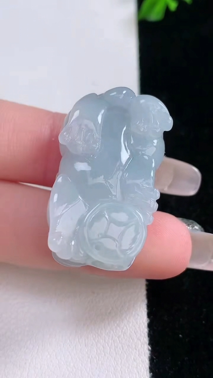 天然A货翡翠紫罗兰霸王貔貅吊坠，尺寸32.8-19.2-11.3，重量:16.71g
3月7日