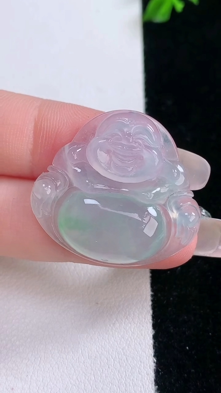 天然A货翡翠佛公吊坠，尺寸27.5-29.6-5.2，重量:6.89g
3月7日