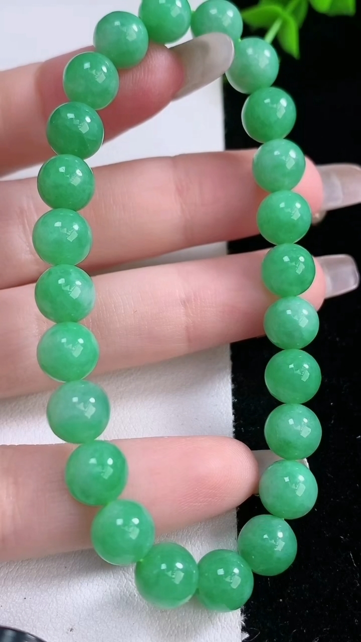 天然A货翡翠圆珠手串，尺寸7.8-24颗，重量:20.70g3月7日
工厂直销收藏佳品,种好水足，色
