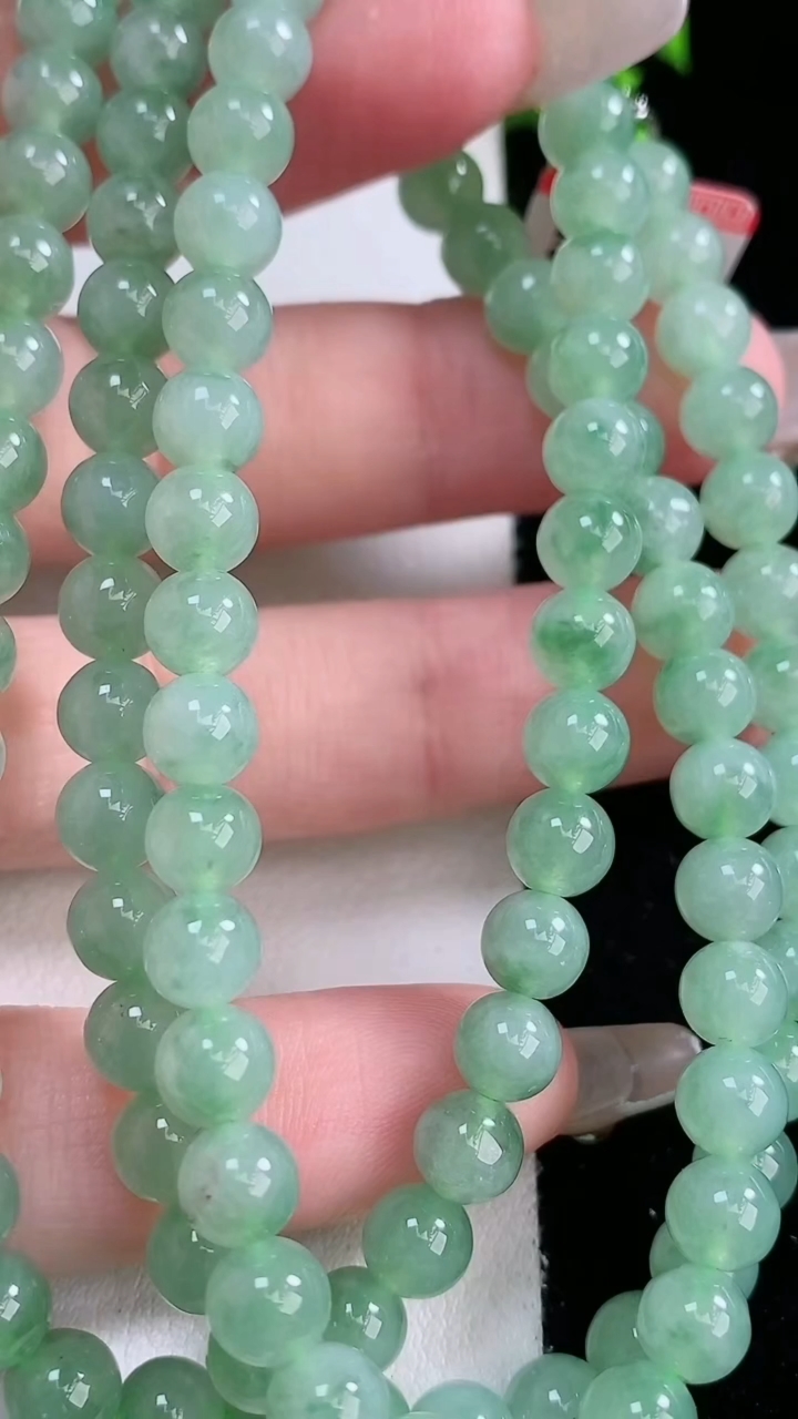 天然A货翡翠圆珠项链，尺寸5.7-108颗，重量:39.59g3月7日
工厂直销收藏佳品,种好水足，