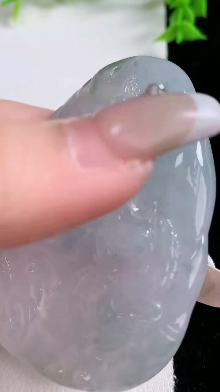 天然A货翡翠飘花御龙观音菩萨吊坠，尺寸66-44-10，重量:46.89g
3月7日