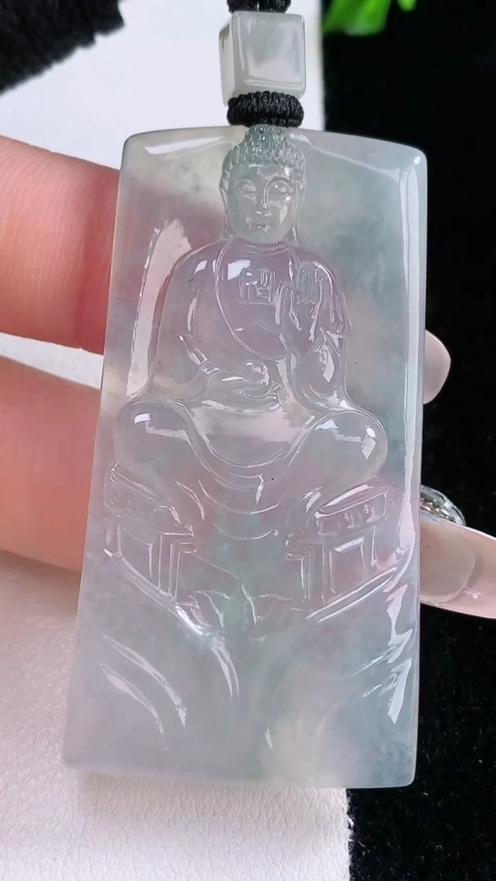 天然A货翡翠阿弥陀佛吊坠，尺寸52.3-27.2-5，重量:23.78g
3月7日