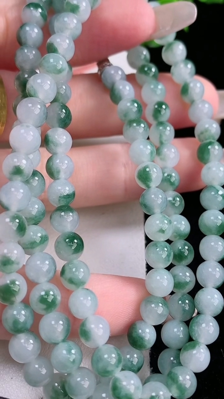 天然A货翡翠飘花圆珠项链，尺寸5.7-108颗，重量:41.00g3月7日
工厂直销收藏佳品,种好水足，色泽均匀，有种有色，上手高大气！