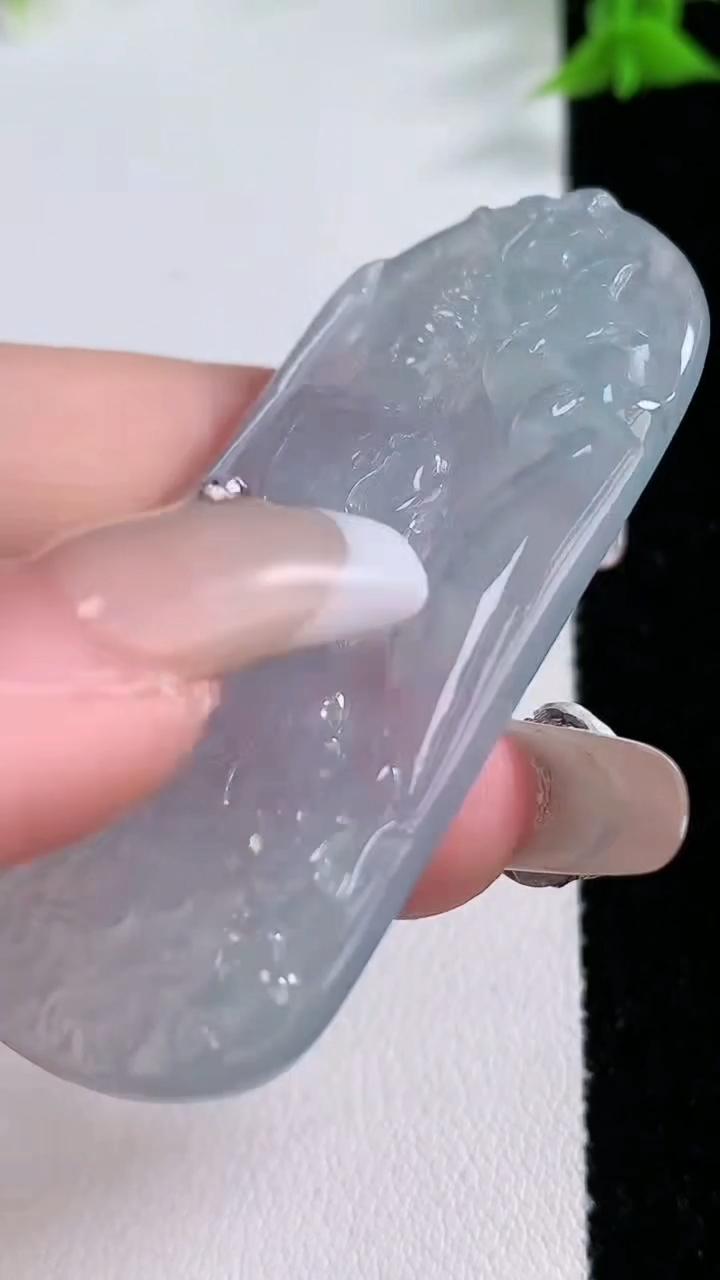 天然A货翡翠文殊菩萨吊坠，尺寸57-29.7-5，重量:20.23g
3月7日