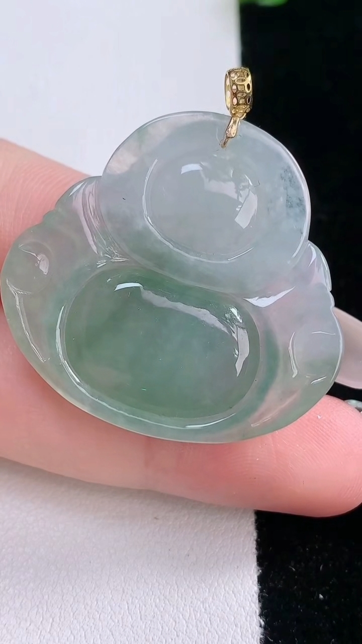 天然A货翡翠佛公吊坠，尺寸32-33.6-6.5，重量:10.46g
3月7日