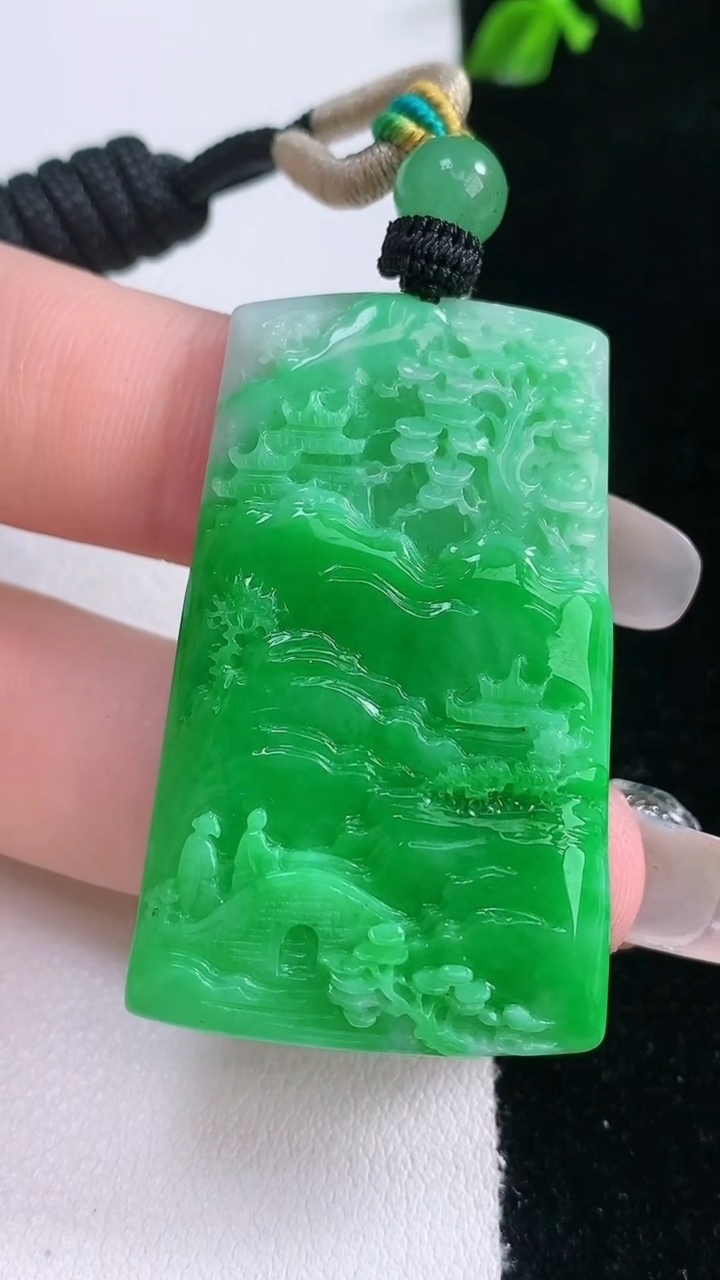 天然A货翡翠山水牌吊坠，尺寸42.7-26-5.3，重量:17.71g
3月7日