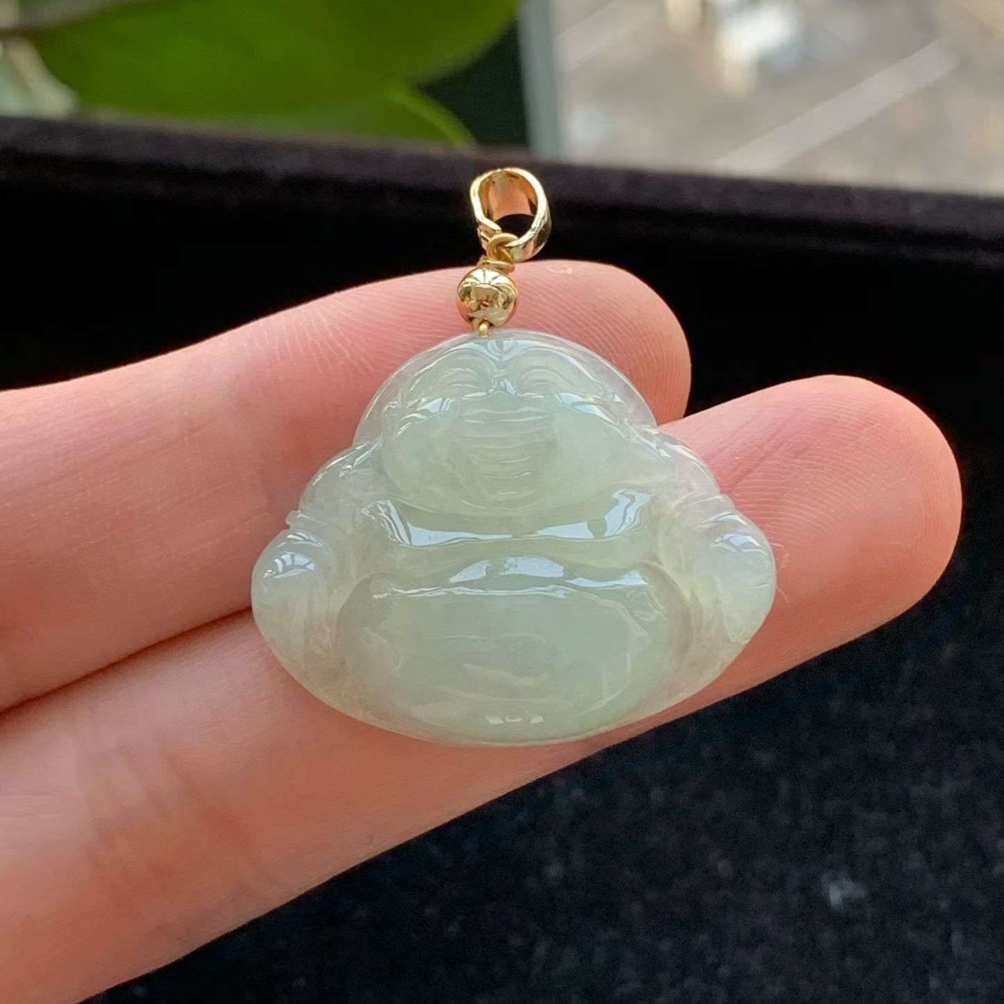 A货天然翡翠冰糯种925银底色佛公吊坠重量6.62
3月7日