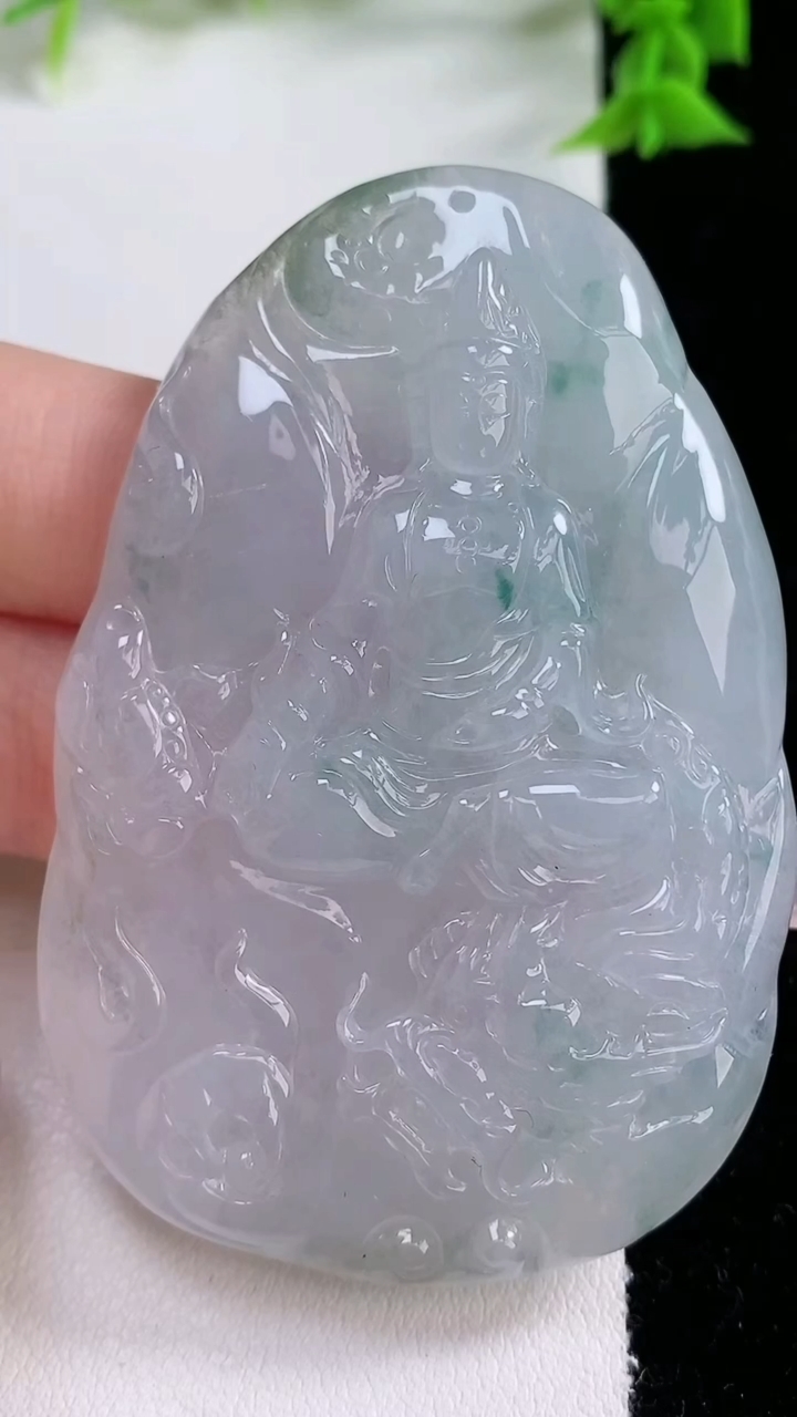 天然A货翡翠飘花御龙观音菩萨吊坠，尺寸66-44-10，重量:46.89g
3月7日