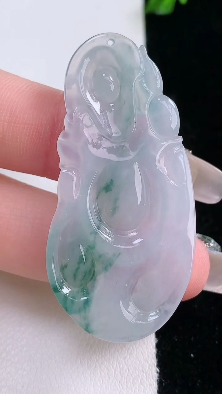 天然A货翡翠飘花布袋佛吊坠，尺寸49.7-24.3-4，重量:8.18g
3月7日