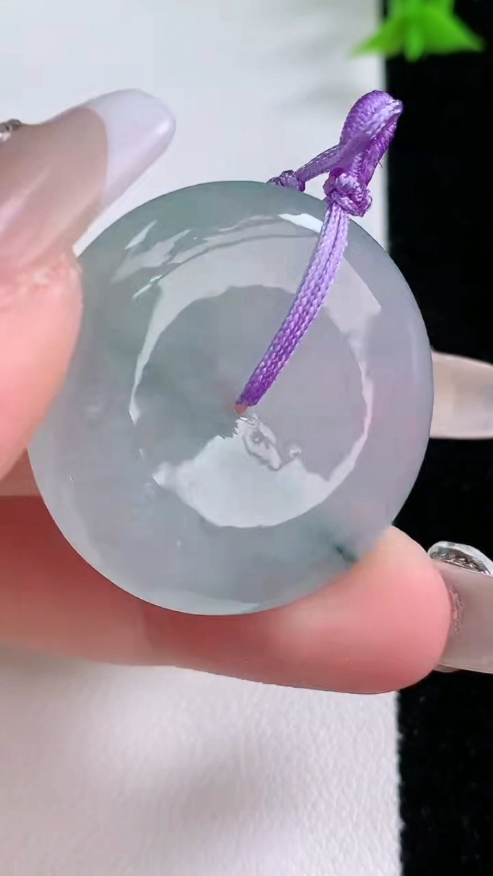 天然A货翡翠飘花平安扣吊坠，尺寸31.3-6，重量:12.11g
3月7日