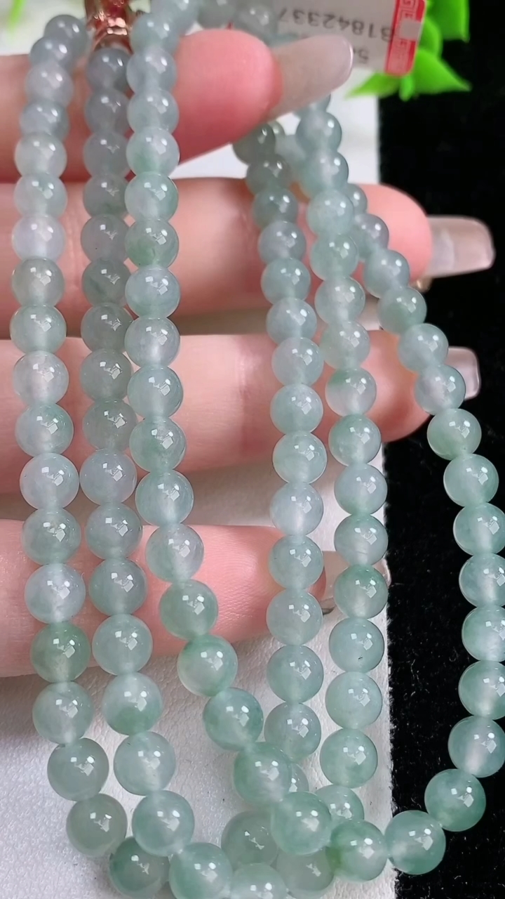 天然A货翡翠圆珠项链，尺寸5.4-118颗，重量:35.45g
3月7日