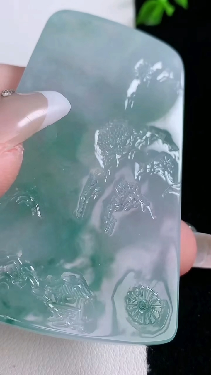 天然A货翡翠飘花山水大势至菩萨吊坠，尺寸67.3-40.8-5.5，重量:36.41g
3月7日