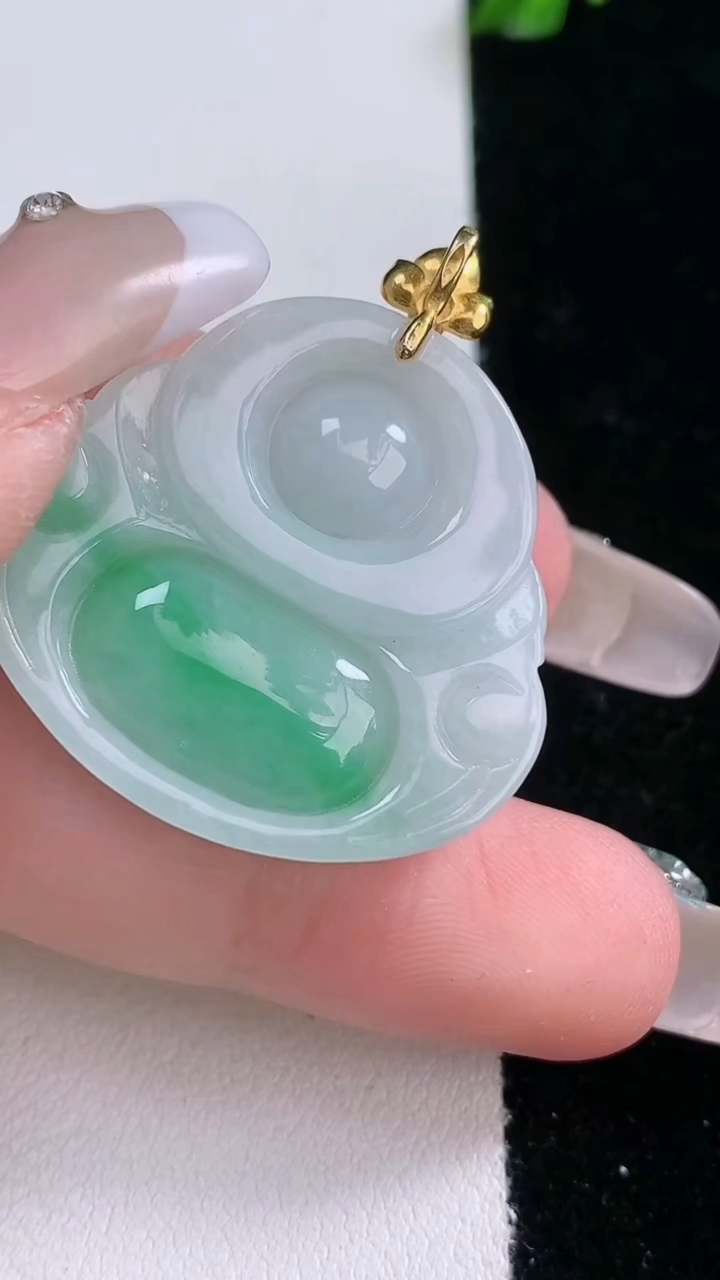 天然A货翡翠佛公吊坠，尺寸28.4-30-7.2，重量:9.96g
3月7日