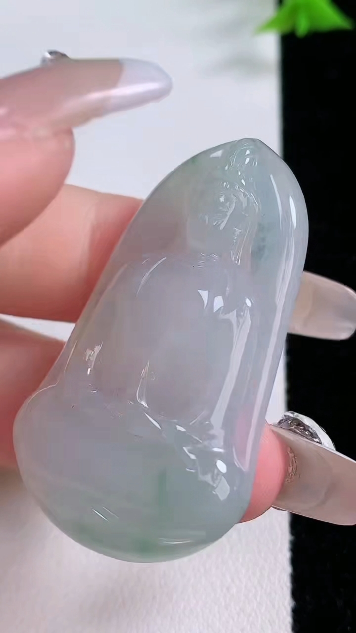 天然A货翡翠飘花观音菩萨吊坠，尺寸46-26.8-5.7，重量:13.02g
3月7日