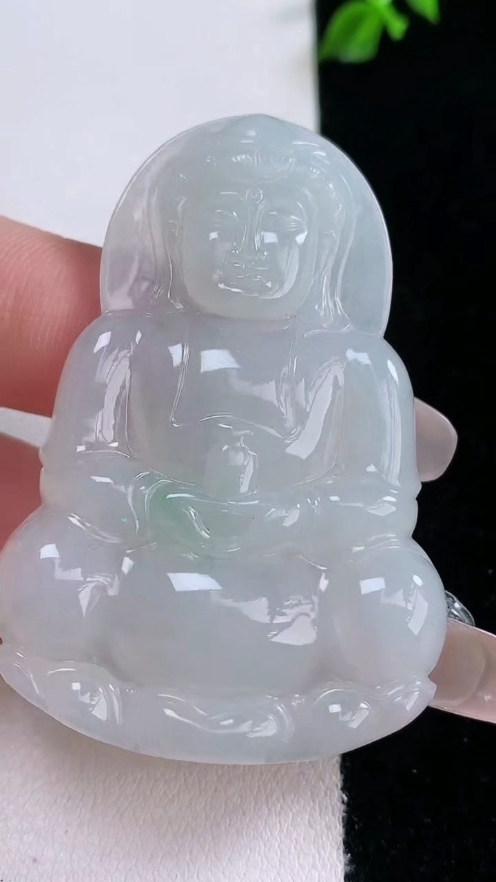天然A货翡翠观音菩萨吊坠，尺寸53.3-35.8-4.7，重量:16.33g
3月7日
