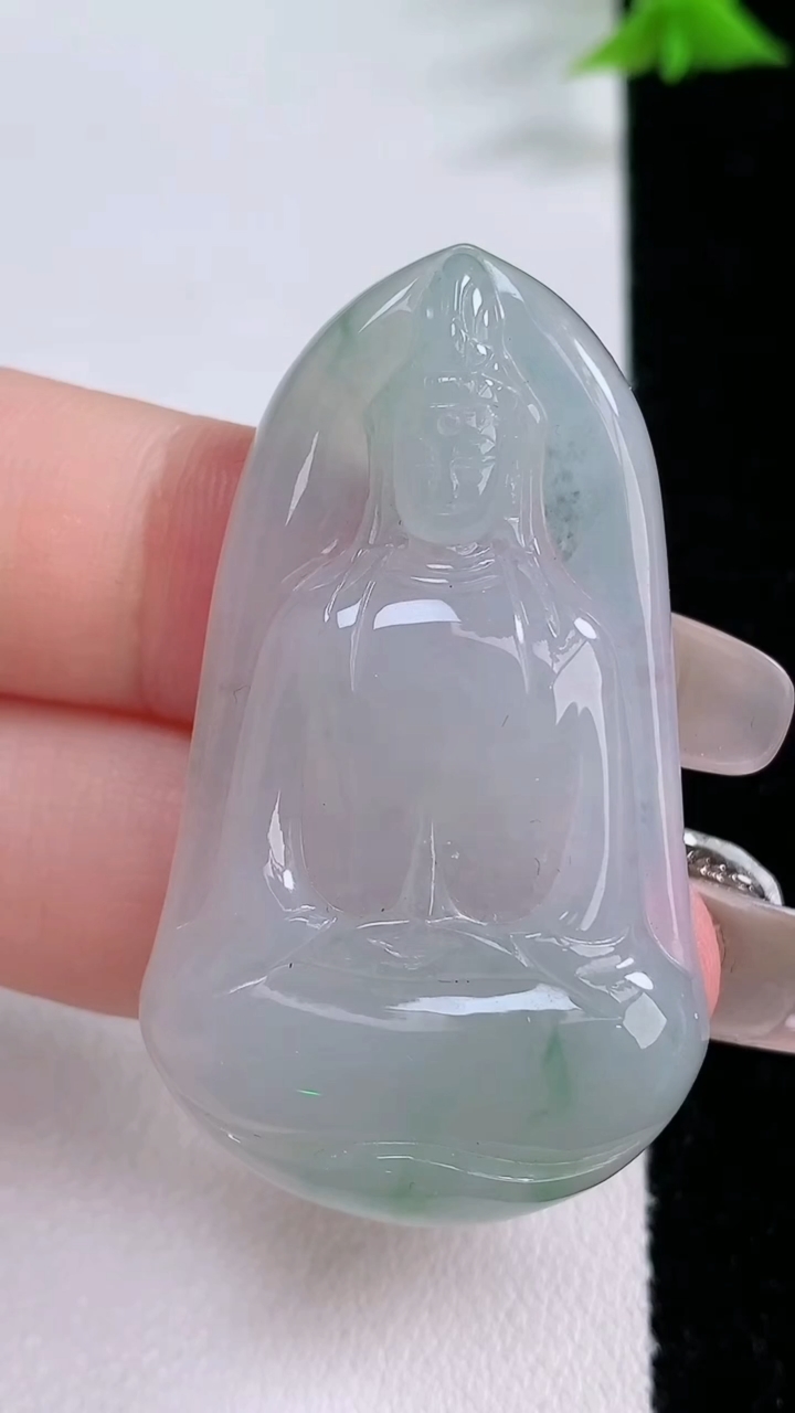 天然A货翡翠飘花观音菩萨吊坠，尺寸46-26.8-5.7，重量:13.02g
3月7日