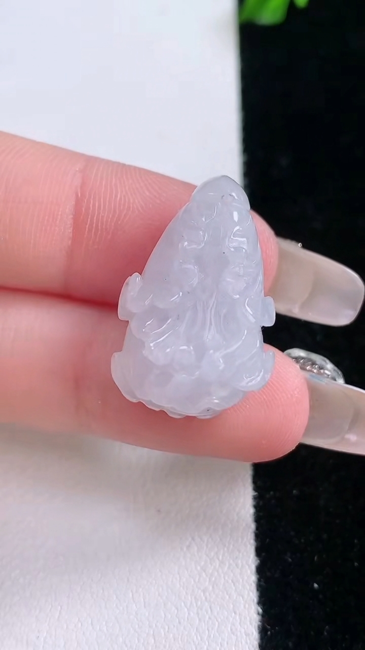 天然A货翡翠白菜吊坠，尺寸24-14-10.6，重量:5.75g
3月7日