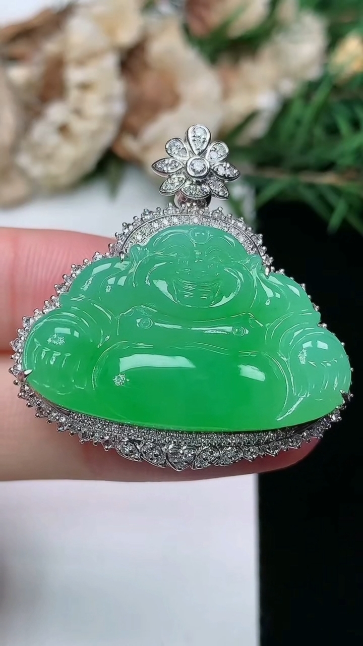 天然A货翡翠佛公吊坠，尺寸34.3-33.3-12.8，裸石19.2-30.2，重量:11.42g
