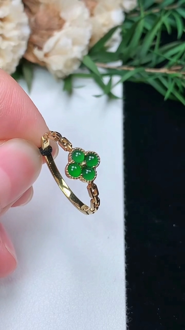 天然A货翡翠蛋面戒指，尺寸16.8-2.3，重量:1.64g2026年3月8日
工厂直销收藏佳品,种