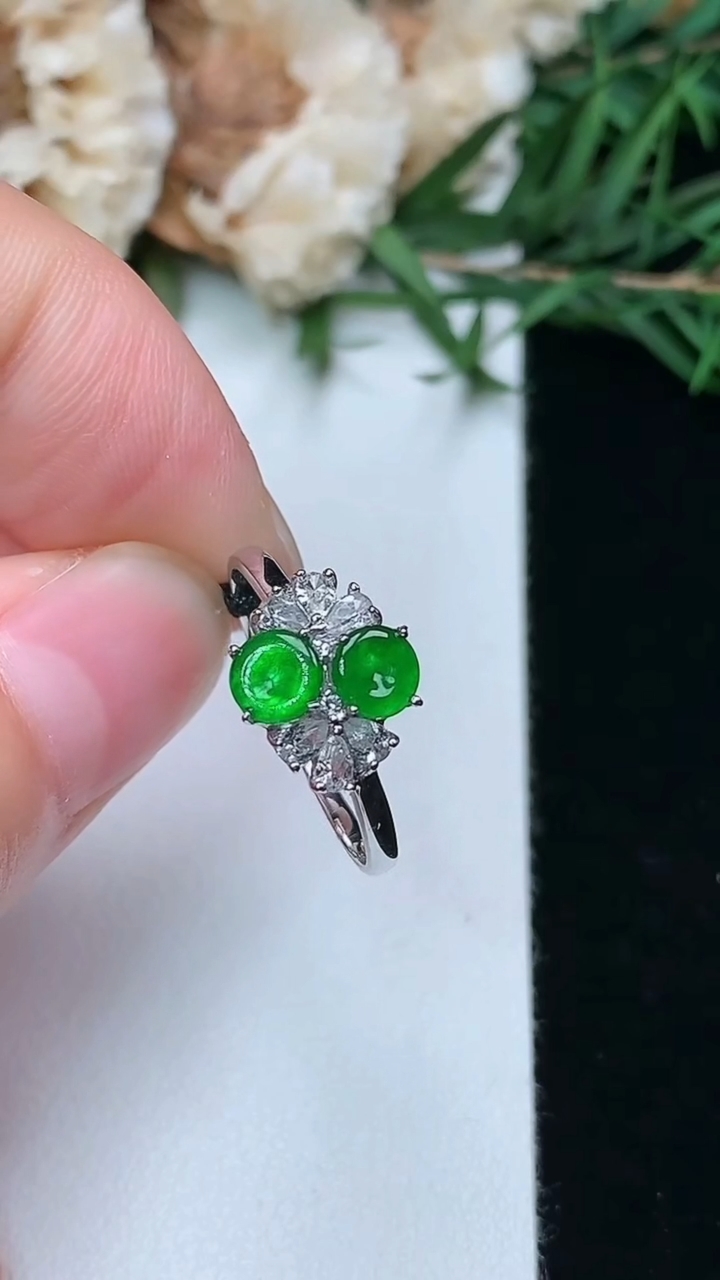 天然A货翡翠平安扣戒指，尺寸16.7-4.3，重量:1.22g2026年3月8日
工厂直销收藏佳品,