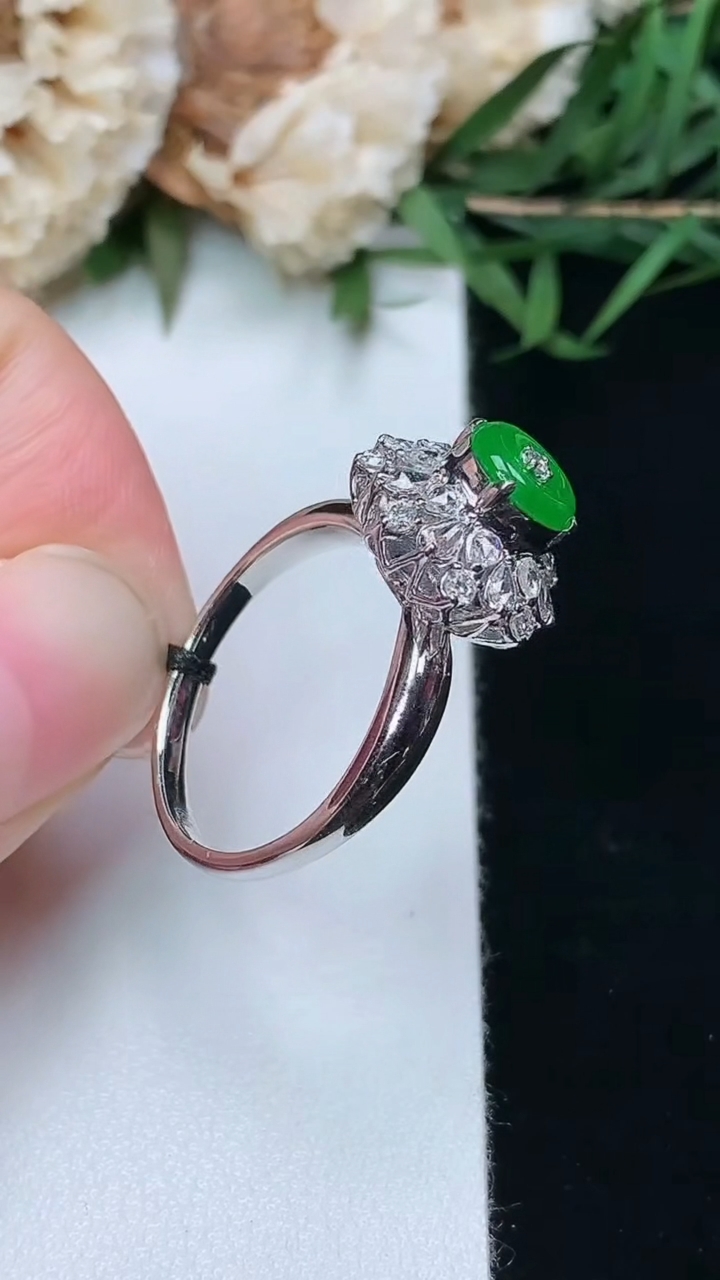 天然A货翡翠平安扣戒指，尺寸17-6.4，重量:3.01g
3月8日