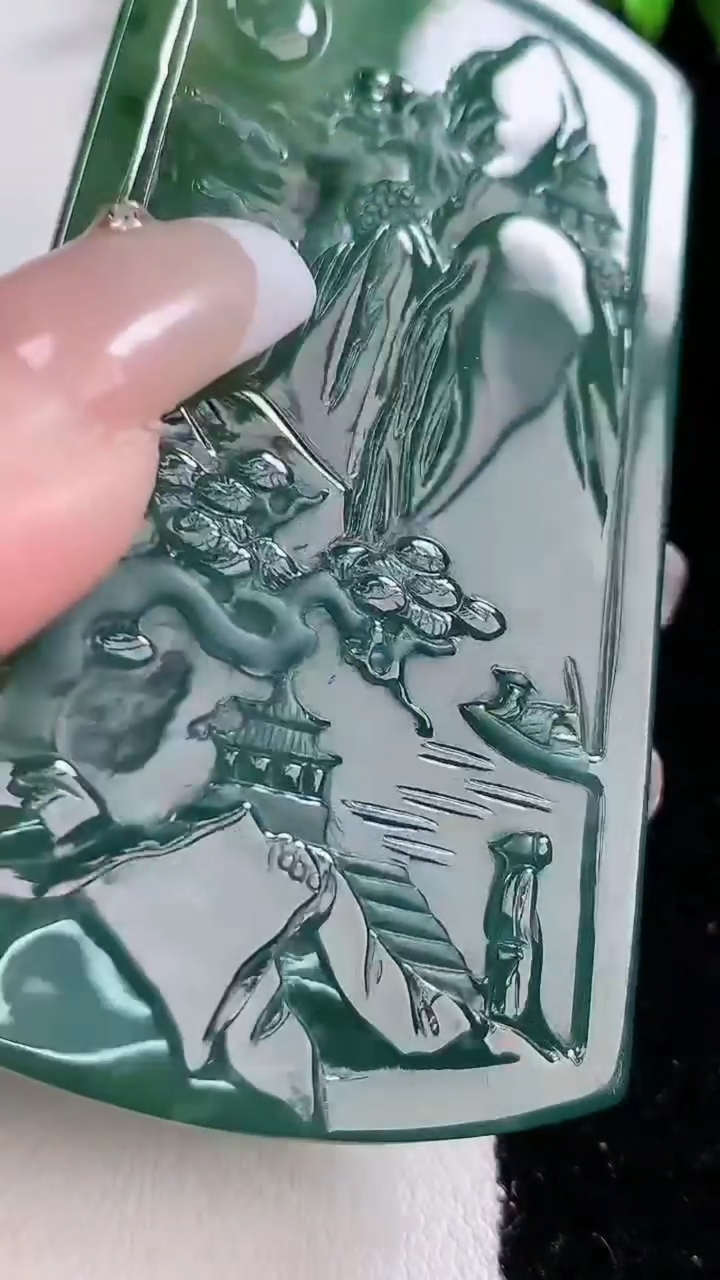 天然A货翡翠山水牌吊坠，尺寸72-41.8-7.5，重:48.54g
3月8日