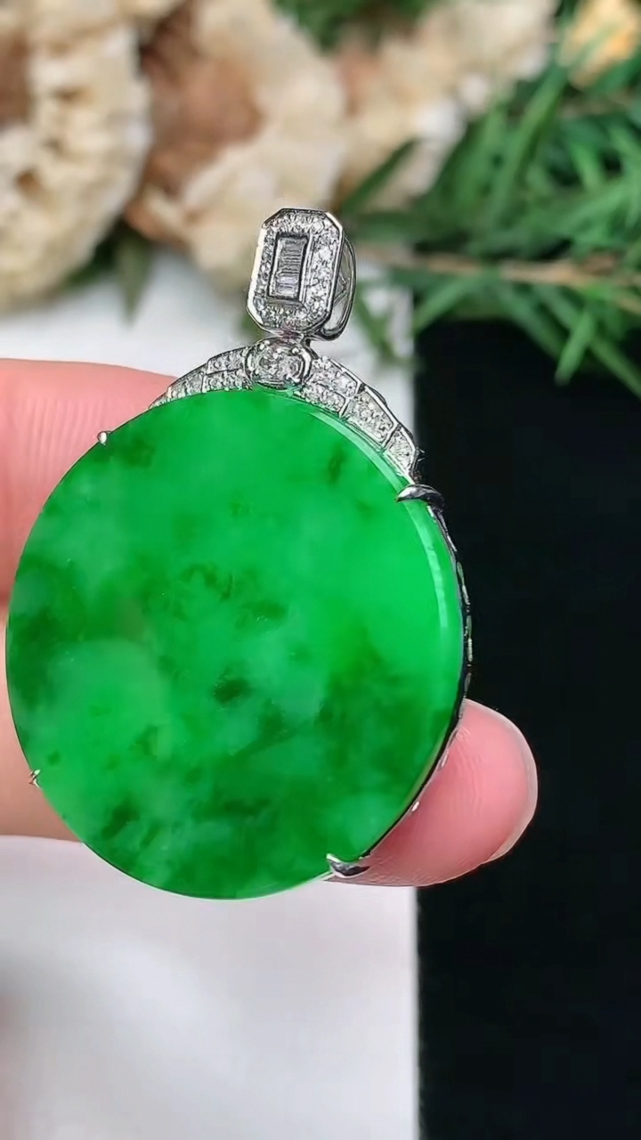 天然A货翡翠无事牌吊坠，尺寸26.4-5.2，重量:5.80g
3月8日