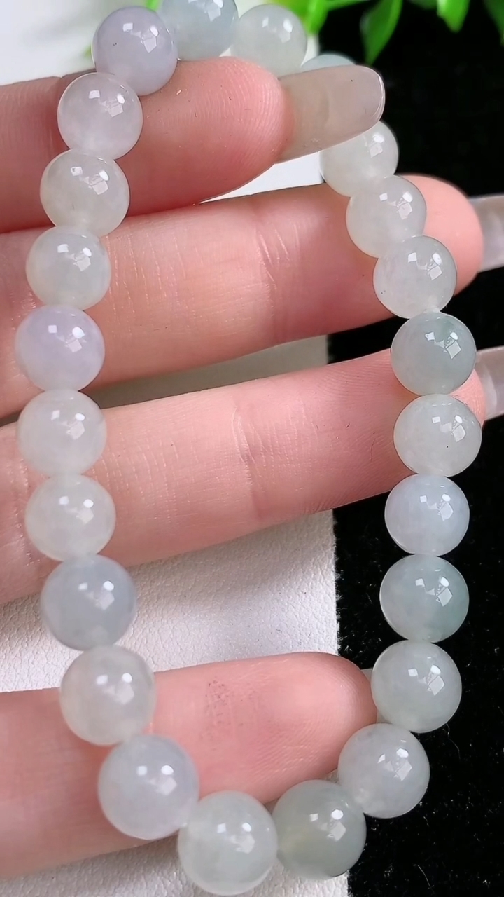 天然A货翡翠圆珠手串，尺寸7.5，重:18.27g3月8日
工厂直销收藏佳品,种好水足，色泽均匀，有种有色，上手高大气！