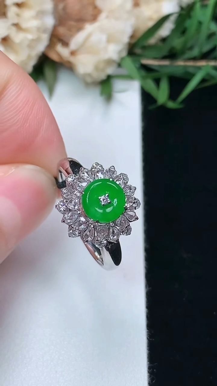 天然A货翡翠平安扣戒指，尺寸17-6.4，重量:3.01g
3月8日