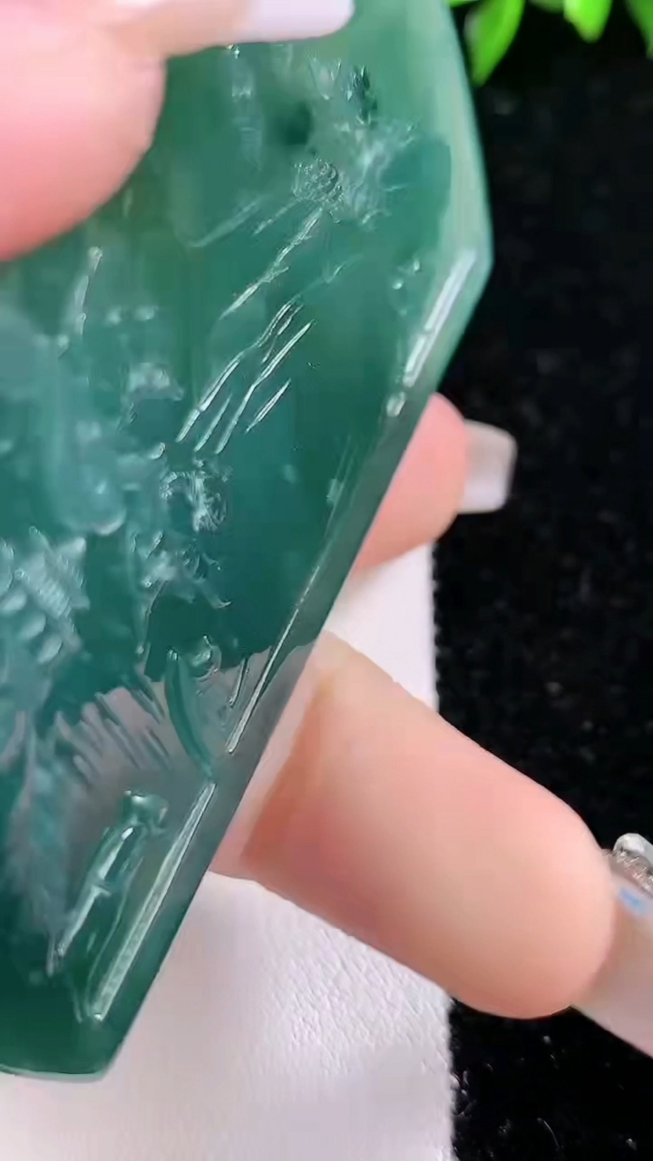 天然A货翡翠山水牌吊坠，尺寸72-41.8-7.5，重:48.54g
3月8日