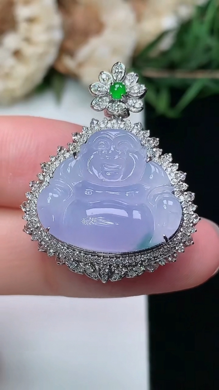 天然A货翡翠紫罗兰 飘花佛公吊坠，尺寸29-23-12，裸石15.6-18，重量:5.64g
3月8日