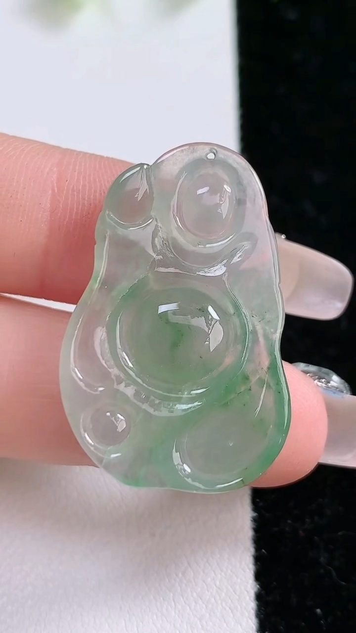 天然A货翡翠布袋佛吊坠，尺寸33-21-5.5重:5.88g
3月8日