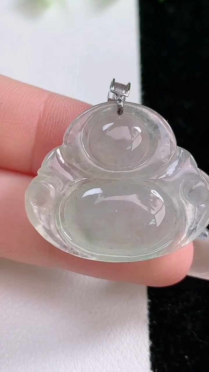 天然A货翡翠佛公吊坠，尺寸26-30.4-6，重:6.87g
3月8日