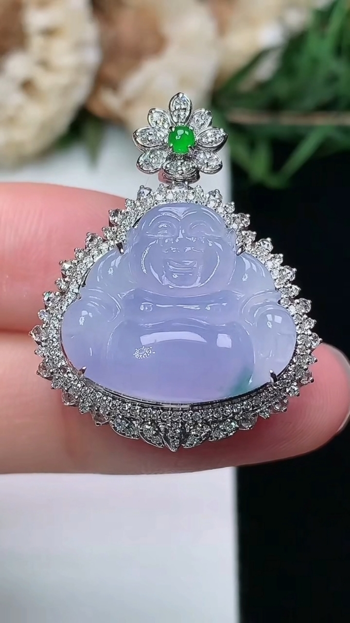 天然A货翡翠紫罗兰 飘花佛公吊坠，尺寸29-23-12，裸石15.6-18，重量:5.64g
3月8