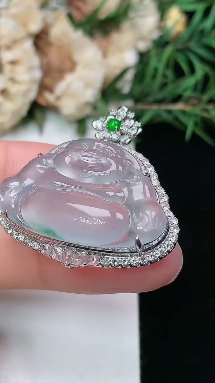 天然A货翡翠飘花佛公吊坠，尺寸31.7-32-11，裸石18.2-29，重量:7.51g
3月8日