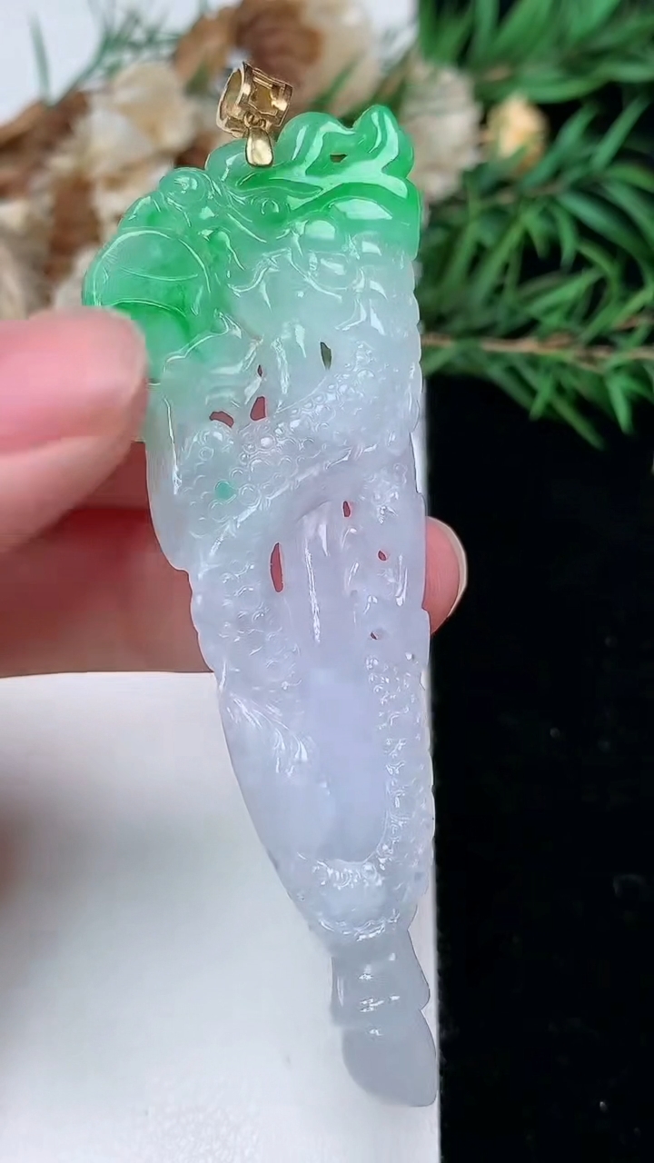 天然A货翡翠龙牌吊坠，尺寸71.2-24.4-5.2，重量:13.59g
3月8日