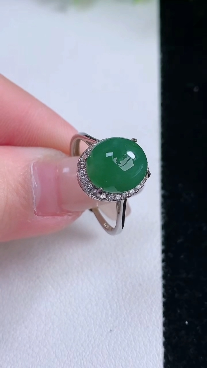 天然A货翡翠蛋面戒指，尺寸10.8-9.2，重:2.82g2026年3月8日
工厂直销收藏佳品,种好