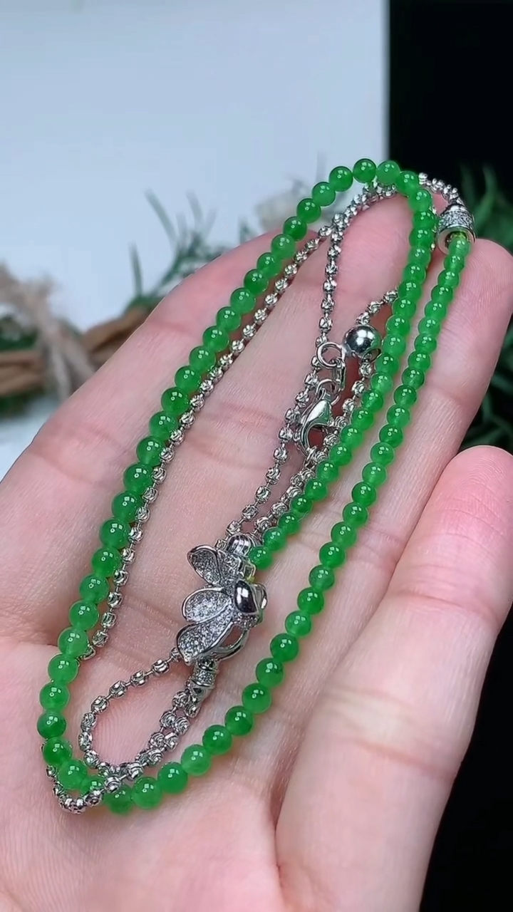 天然A货翡翠小米珠项链，尺寸3.5-82颗，重量:8.90g
3月8日