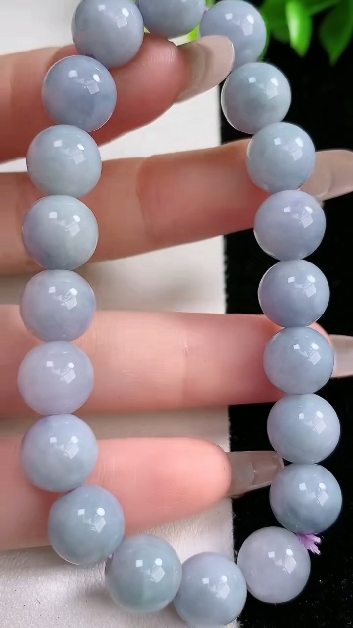 天然A货翡翠紫罗兰圆珠手串，尺寸9.8-20颗，重:32.04g3月8日
工厂直销收藏佳品,种好水足，色泽均匀，有种有色，上手高大气！
