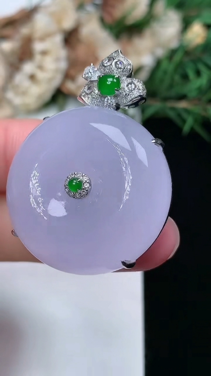 天然A货翡翠紫罗兰平安扣吊坠，尺寸27.8-13.6，重量:22.01g
3月8日