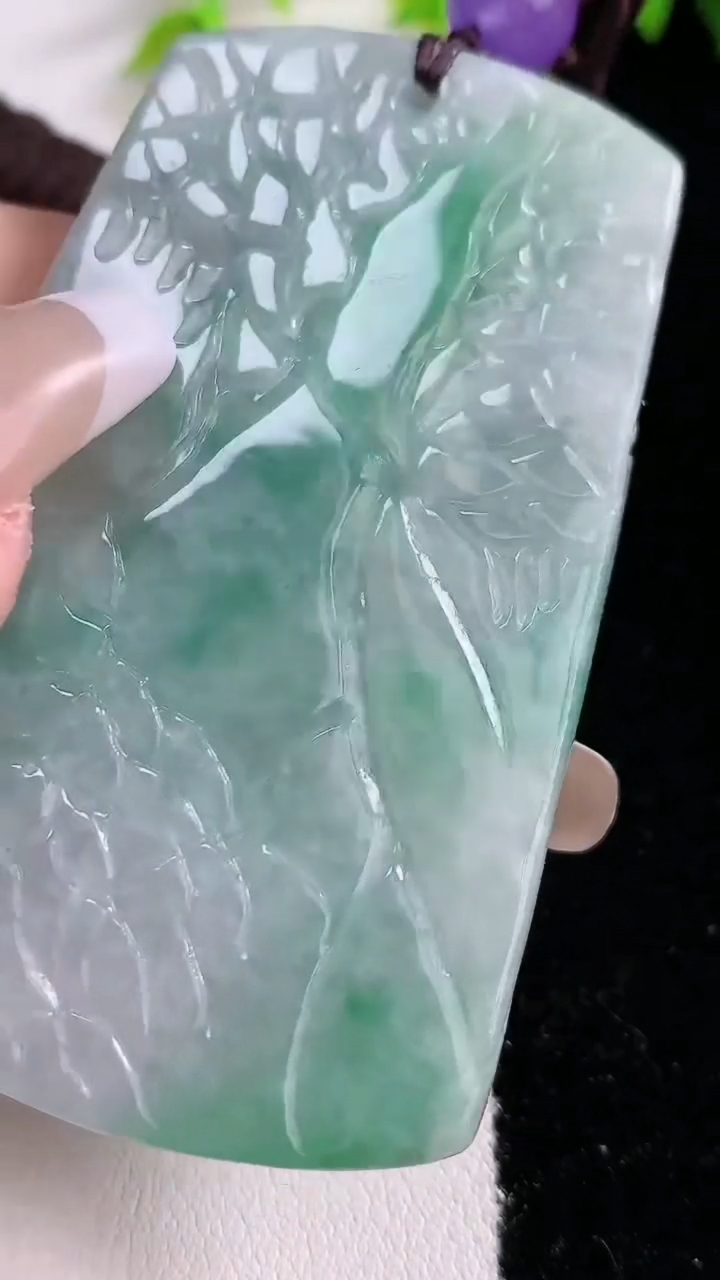 天然A货翡翠山水牌吊坠，尺寸66.2-44.5-9.7重:65.14g
3月8日