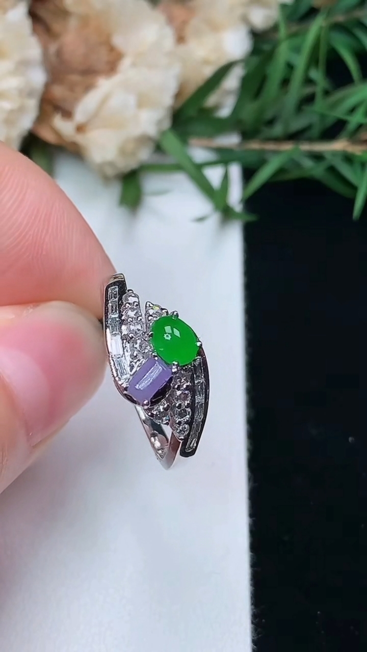 天然A货翡翠蛋面戒指，尺寸17-4.7-3.6，重量:2.73g2026年3月8日
工厂直销收藏佳品