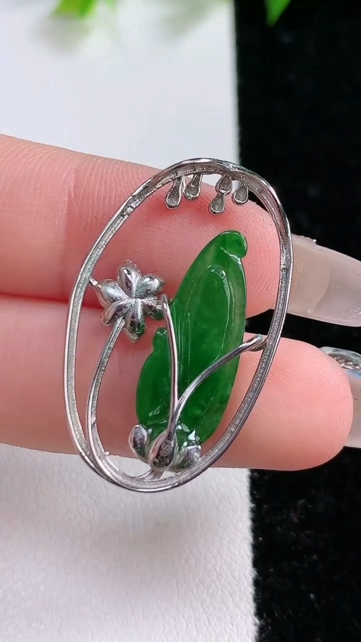 天然A货翡翠凤凰吊坠，尺寸22.5-8.5-3，重:2.84g
3月8日