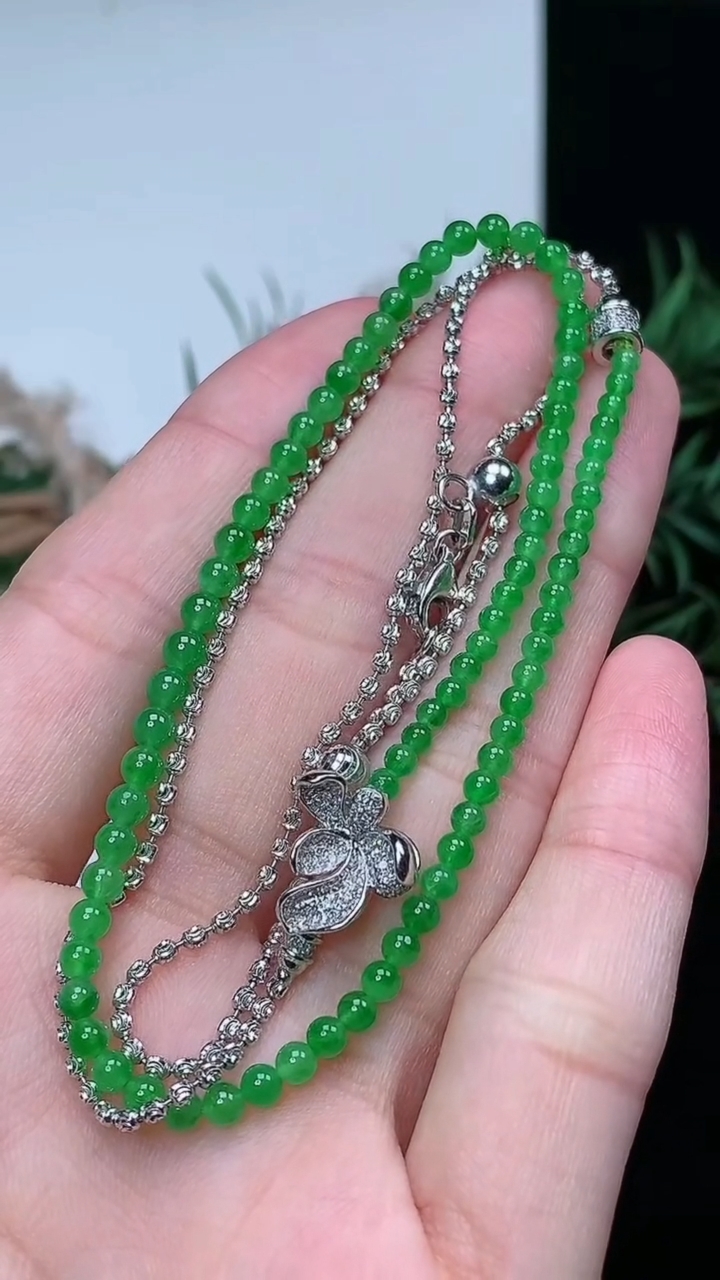 天然A货翡翠小米珠项链，尺寸3.5-82颗，重量:8.90g
3月8日