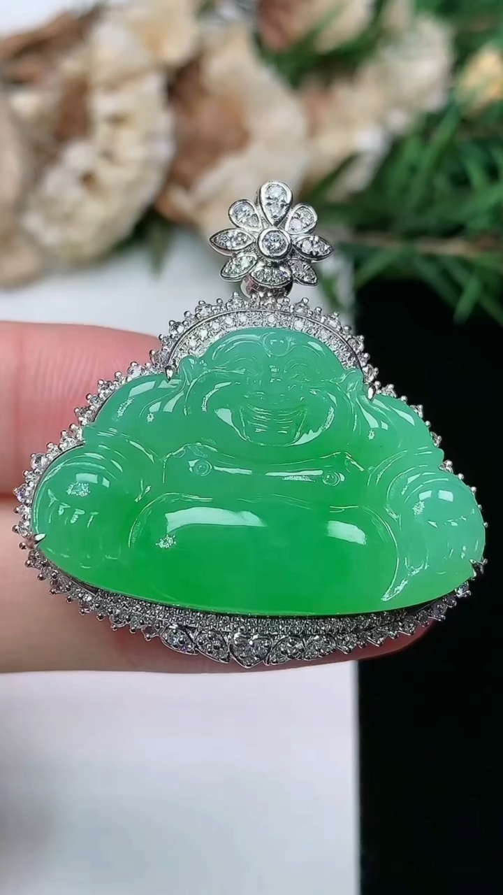 天然A货翡翠佛公吊坠，尺寸34.3-33.3-12.8，裸石19.2-30.2，重量:11.42g
