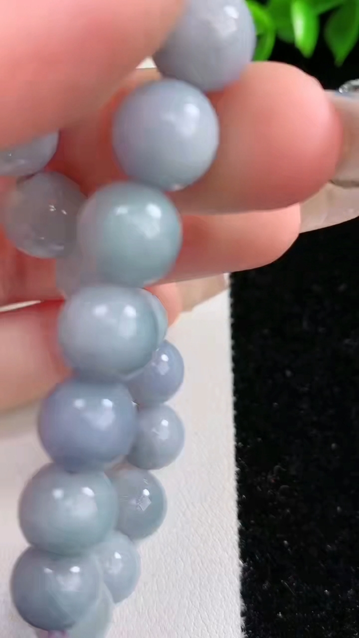 天然A货翡翠紫罗兰圆珠手串，尺寸9.8-20颗，重:32.04g3月8日
工厂直销收藏佳品,种好水足，色泽均匀，有种有色，上手高大气！