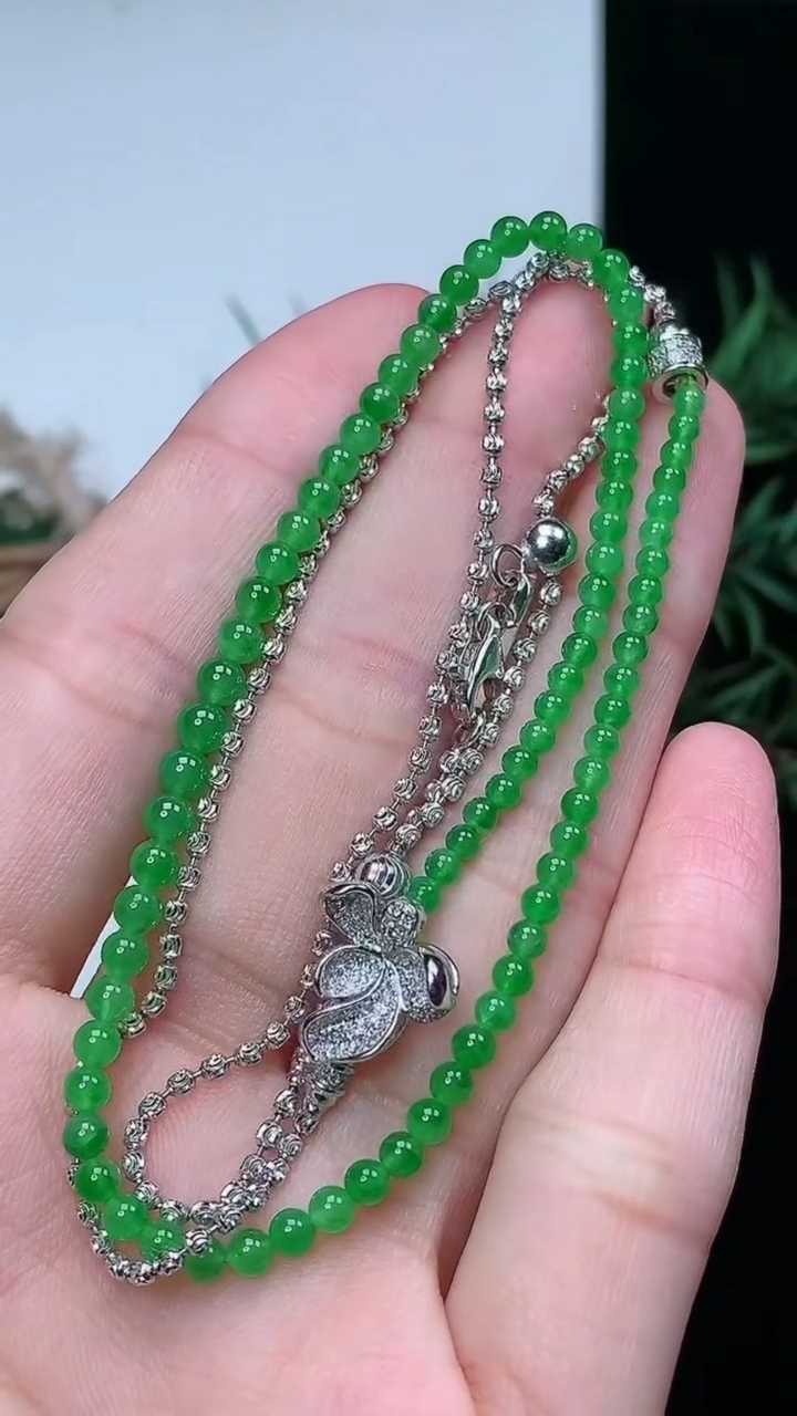 天然A货翡翠小米珠项链，尺寸3.5-82颗，重量:8.90g
3月8日